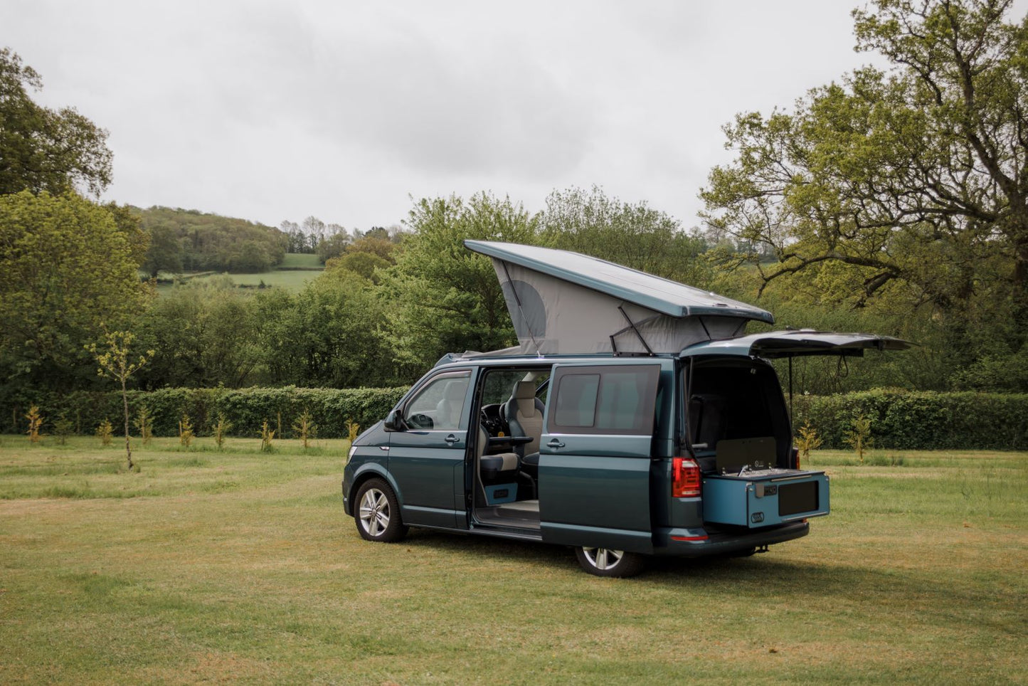 Slidepod Ultra Compact (Royal Blue | Black Worktop)